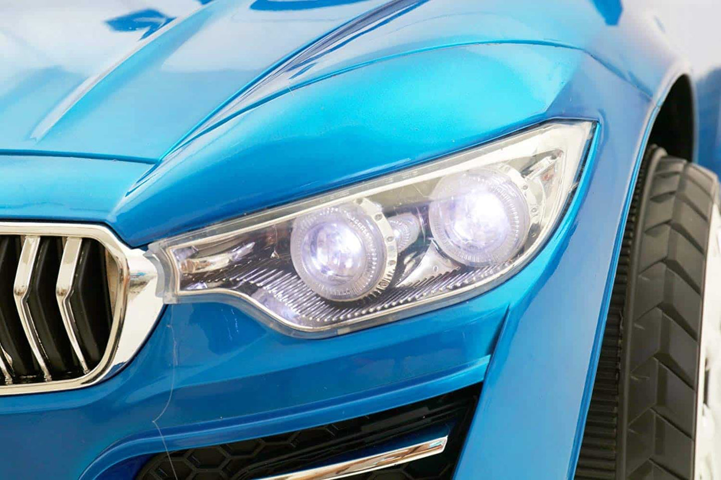 Kid's Avenger Luxurious Rechargeable Battery Operated Ride-on Car Painted with Remote (Blue, THROC002B)